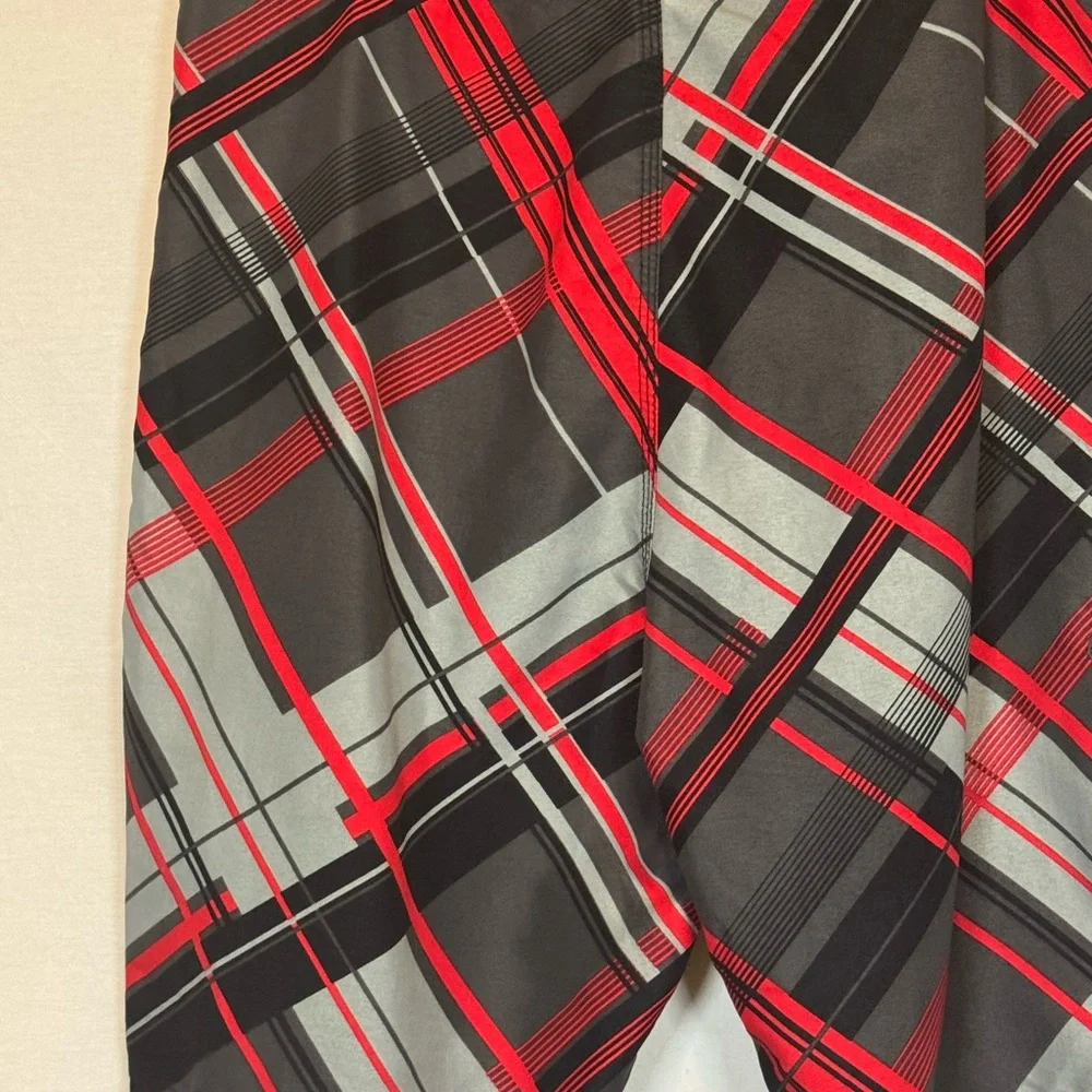 A-55 Men’s Maui and Sons Black Red & Gray‎ Plaid Board Shorts Size 34